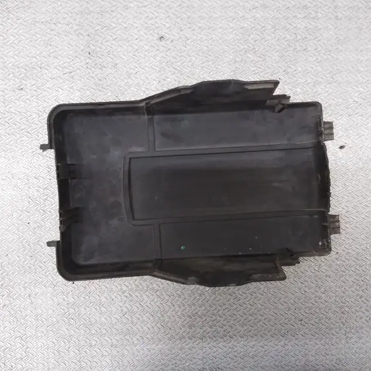 Volkswagen PASSAT B6 (2005 - 2010) 1KO915443C Крышка ящика аккумулятора — фото 3