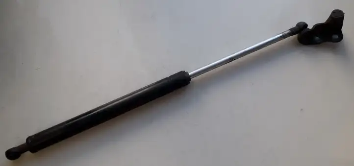 Toyota Avensis Verso (2001 - 2004) 6896044080 Амортизатор крышки багажника — фото 1