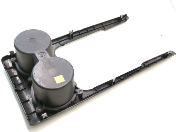 Kia Sorento (2006 - 2009)  846313E500 Держатель чашки