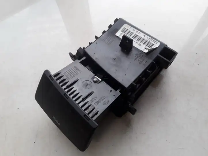 Nissan X-Trail T30 (2001 - 2007) 845502E900 Вещевой ящик — фото 2