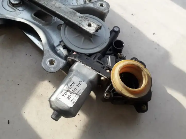 Toyota Corolla Verso AR10 (2004 - 2009) 997250100 Стеклоподъемник задней двери — фото 1