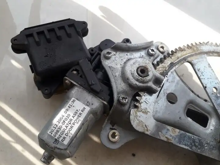Toyota Corolla Verso AR10 (2004 - 2009) 997250100 Стеклоподъемник задней двери — фото 2