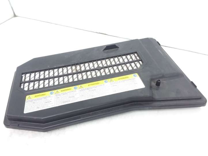Volkswagen Touareg I (2002 - 2010)  7L0864643B Крышка ящика аккумулятора