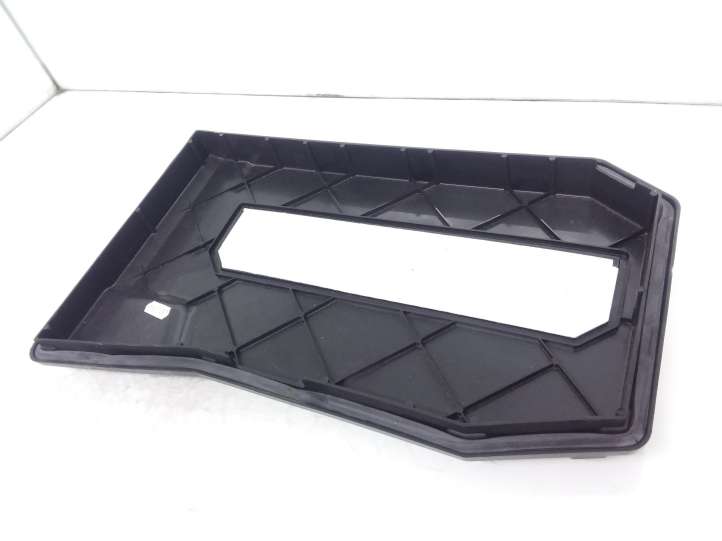 Volkswagen Touareg I (2002 - 2010)  7L0864643B Крышка ящика аккумулятора