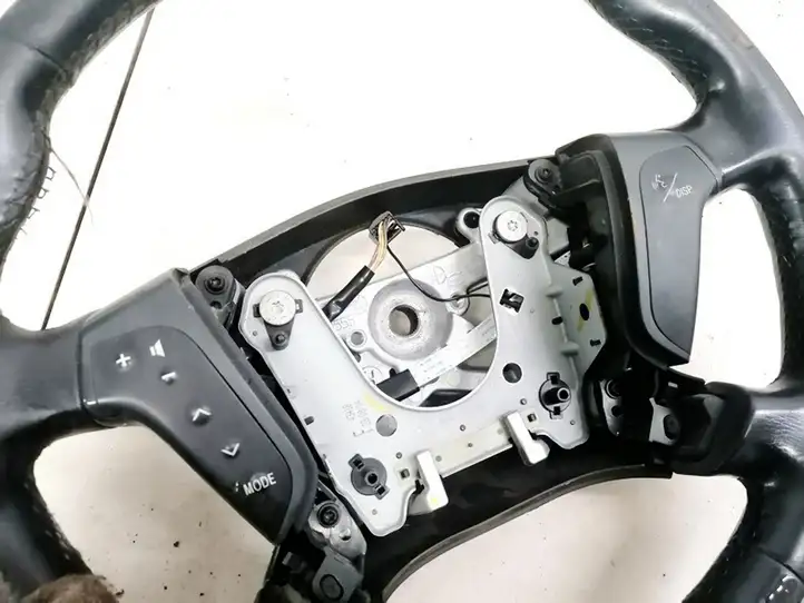 Toyota Avensis T250 (2003 - 2006) Кнопки на рулевом колесе — фото 1