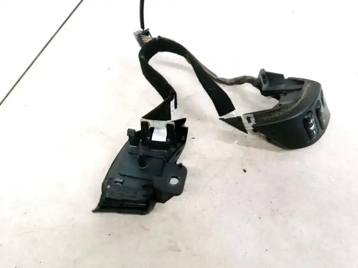 Toyota Corolla Verso AR10 (2004 - 2009) Кнопки на рулевом колесе — фото 3