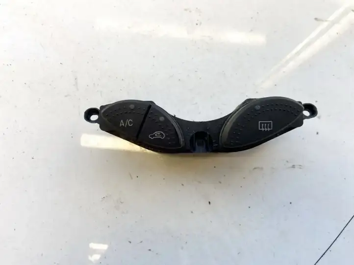 Ford Focus (1998 - 2004) ys4t19a945ba Кнопка обогрева стекла — фото 1