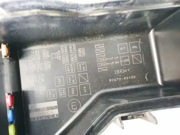Toyota RAV 4 (XA20) (2000 - 2005) 8267242100 Крышка ящика предохранителей — фото 3