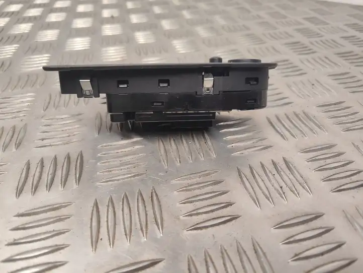 BMW 1 E81 E87 (2004 - 2011) 697016002 Кнопка стеклоподъемников — фото 6