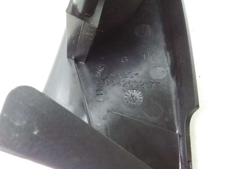 Peugeot 307 (2001 - 2005)  9642632177 Пластиковая отделка зеркала