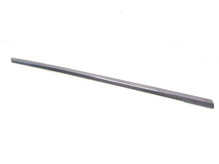 Mercedes-Benz E W211 (2002 - 2009)   Отделка заднего бокового стекла