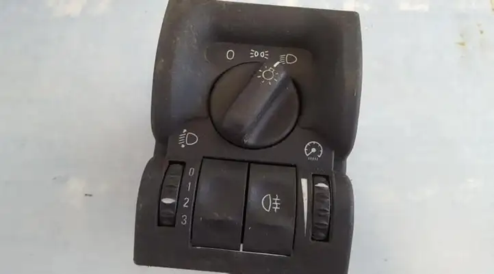 Opel Vectra B (1999 - 2002) 90569813 Включатель фонарей — фото 1