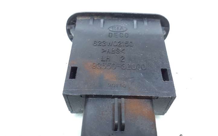 Kia Sorento (2002 - 2006)  935503E000 Включатель открытия топливного бака