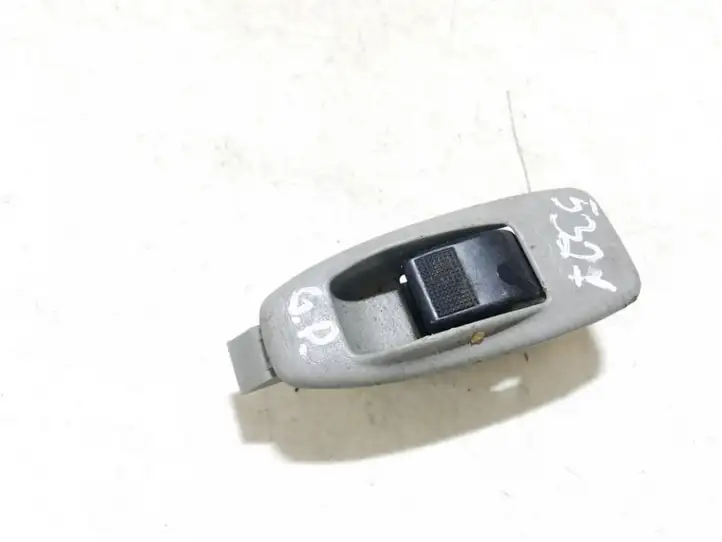Mazda Premacy (1999 - 2005) Блок кнопок стеклоподъемников — фото 1