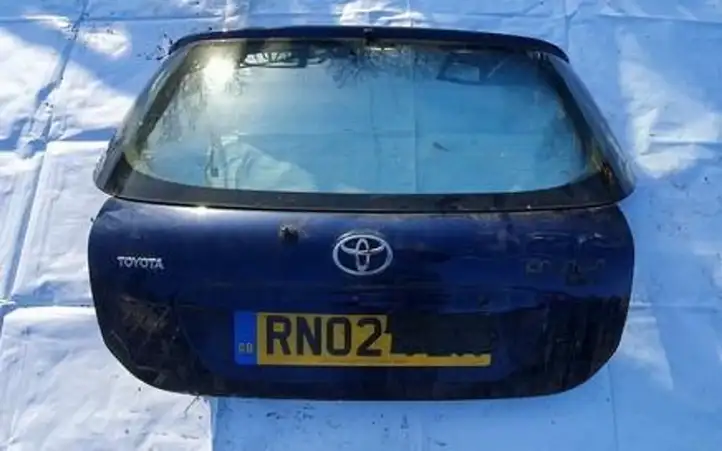 Toyota Corolla E120 E130 (2000 - 2004) Крышка багажника — фото 1