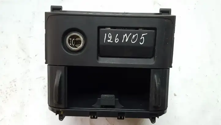 Nissan X-Trail T30 (2001 - 2007) 68108EQ400 Вещевой ящик — фото 1