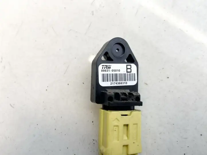 Toyota Avensis T250 (2003 - 2006) 8983105010 Датчик удара SRS — фото 3