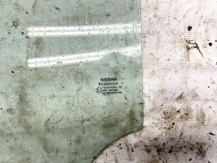 Nissan Note (E11) (2006 - 2014) 43R001583 Стекло задней двери — фото 3