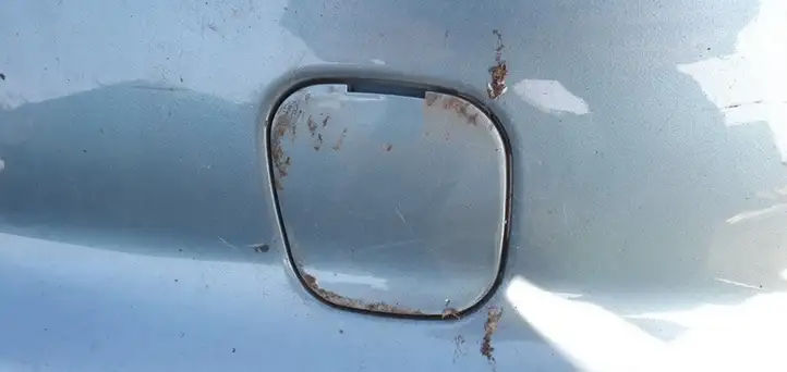 Nissan Almera N16 (2000 - 2010) Заглушка буксировочной петли бампера — фото 1