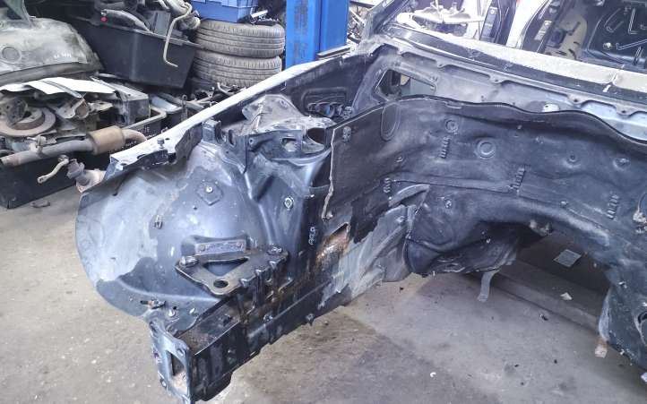 Mercedes-Benz CLS C219 (2003 - 2011)   Передняя четверть