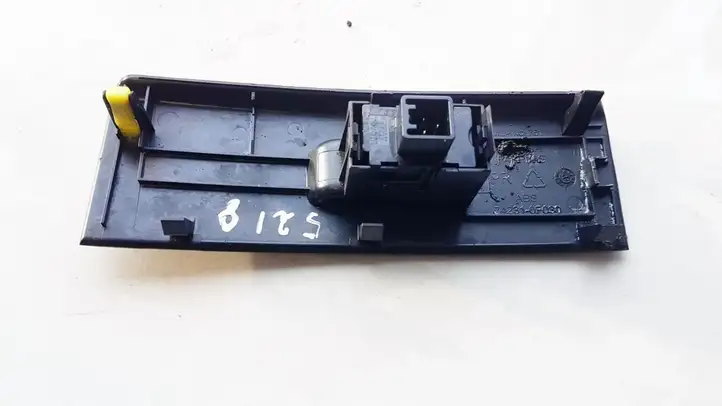 Toyota Corolla Verso AR10 (2004 - 2009) 742310F030 Блок кнопок стеклоподъемников — фото 2
