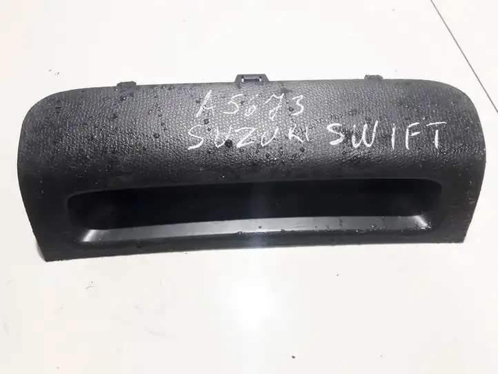 Suzuki Swift (2004 - 2010) Прочие детали салона — фото 1
