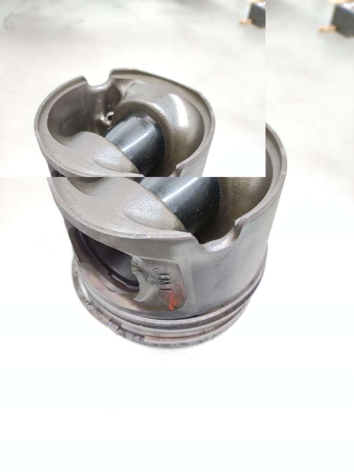 BMW 3 E90 E91 (2005 - 2012)  0840BB Поршень (поршни)
