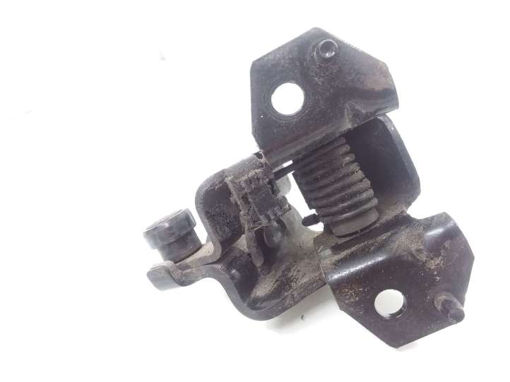Peugeot Partner (2002 - 2008)   Нижняя направляющая ролика / нижняя петля