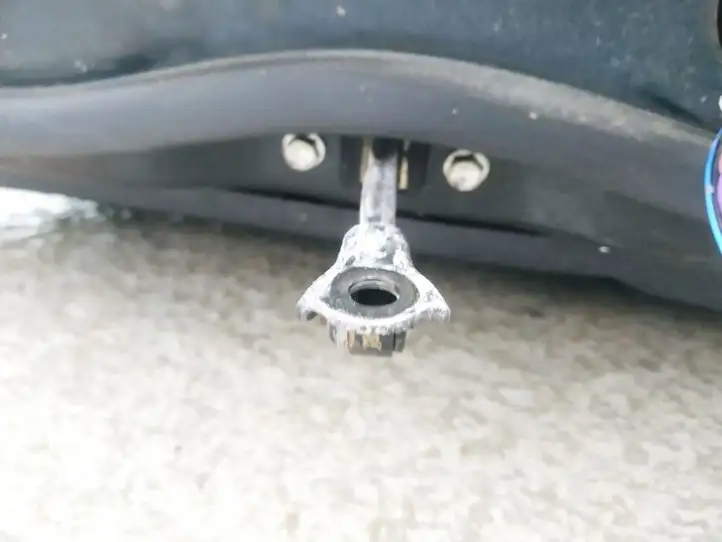 Toyota Avensis Verso (2004 - 2009) Ограничитель двери — фото 1