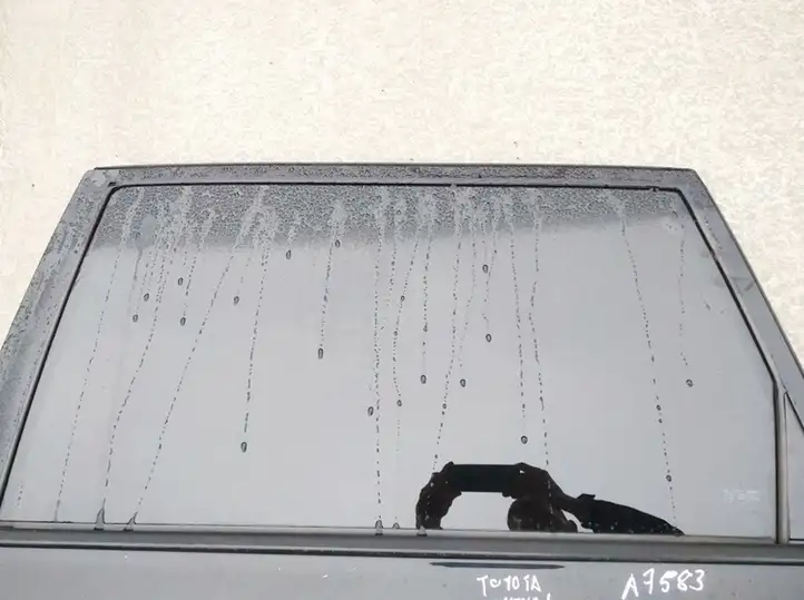 Toyota Avensis Verso (2004 - 2009) Стекло задней двери — фото 1