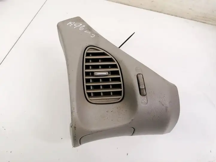 Nissan Almera (2000 - 2006) 68210BU200 Центральный воздушный дефлектор — фото 1