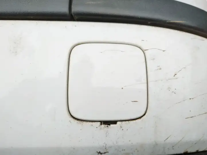 Ford Focus (2005 - 2008) Заглушка буксировочной петли бампера — фото 2