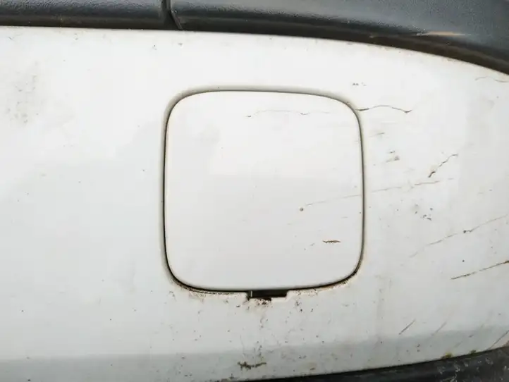 Ford Focus (2005 - 2008) Заглушка буксировочной петли бампера — фото 3