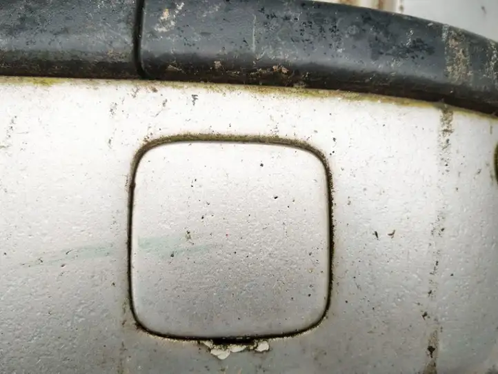 Ford Focus (2005 - 2008) Заглушка буксировочной петли бампера — фото 1