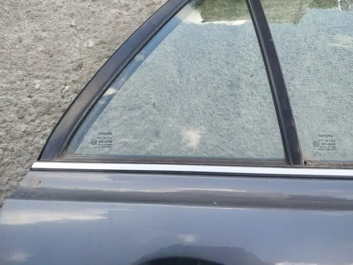Toyota Avensis T250 (2003 - 2006) Накладка стекла задней двери — фото 2