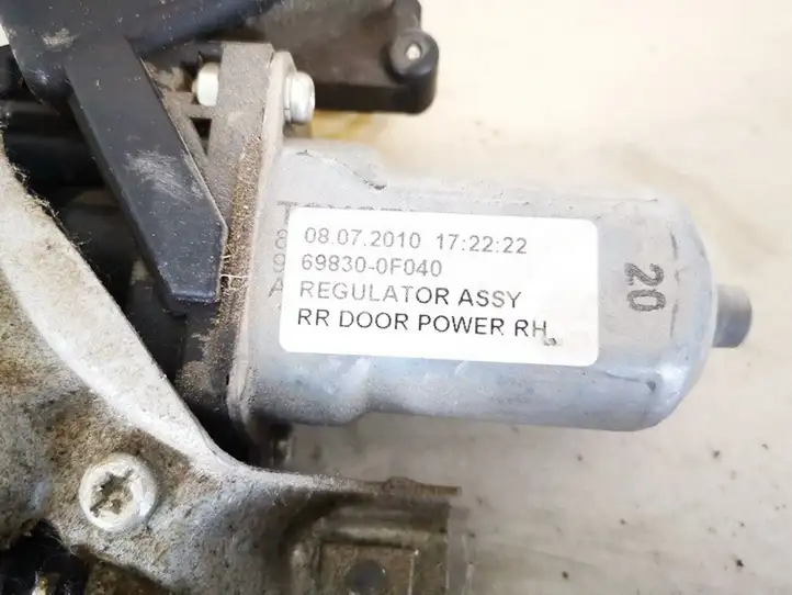 Toyota Verso (2009 - 2012) 698300f040 Стеклоподъемник задней двери — фото 3
