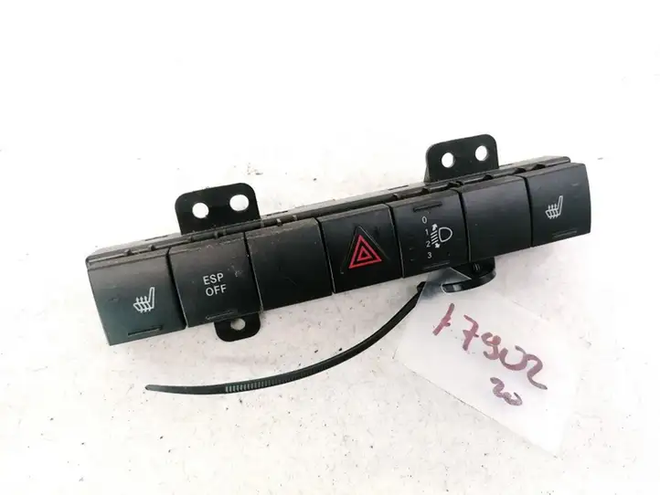 Dodge Journey (2007 - 2011) P04602564AG Включатель аварийных фонарей — фото 1