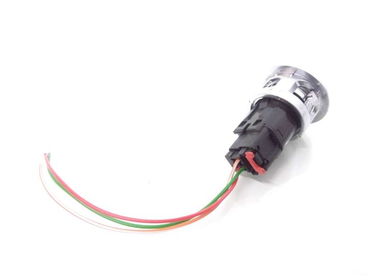 Ford Focus (2011 - 2015)  BM5JD3L0B Кнопка крюка в багажнике