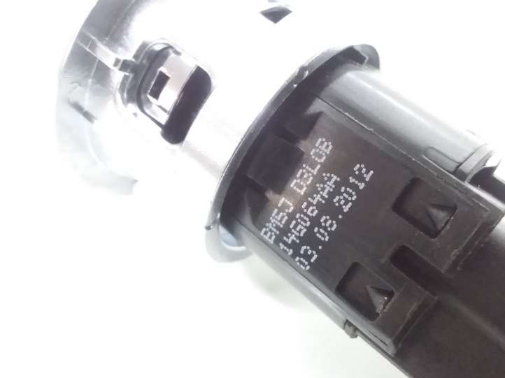 Ford Focus (2011 - 2015)  BM5JD3L0B Кнопка крюка в багажнике