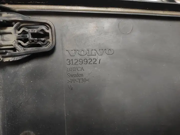 Volvo V70 (2007 - 2013) 31299227 Крышка ящика аккумулятора — фото 3