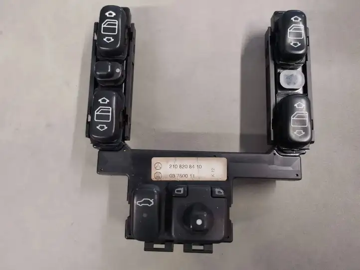 Mercedes-Benz E W210 (1995 - 2002) 2108208410 Блок кнопок стеклоподъемников — фото 1