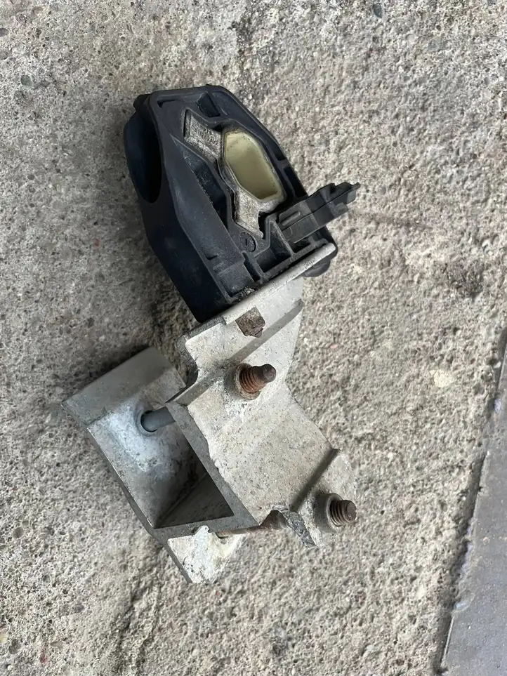 BMW 1 F20 F21 (2011 - 2019)  7600540 Кронштейны радиатора