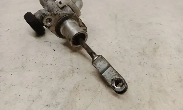 Nissan X-Trail T30 (2001 - 2007) Главный цилиндр сцепления — фото 3