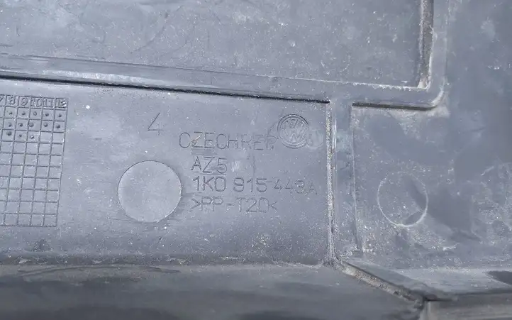 (2005 - 2010) 1K0915443A Крышка ящика аккумулятора — фото 4