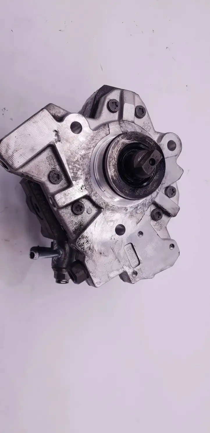 Toyota Auris E180 (2012 - 2018) 221000W020 Механический топливный насос — фото 2