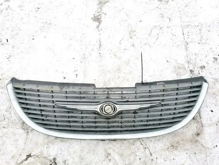 Chrysler Voyager (2001 - 2004) 4857522AA Передняя решетка — фото 1