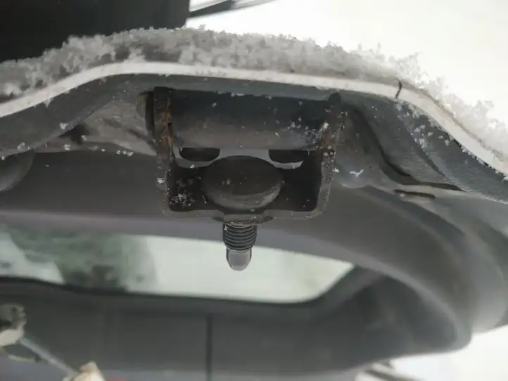 Mazda 5 (2005 - 2010) Петли крышки багажника — фото 1