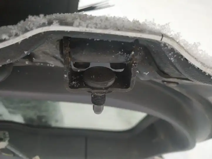 Mazda 5 (2005 - 2010) Петли крышки багажника — фото 2