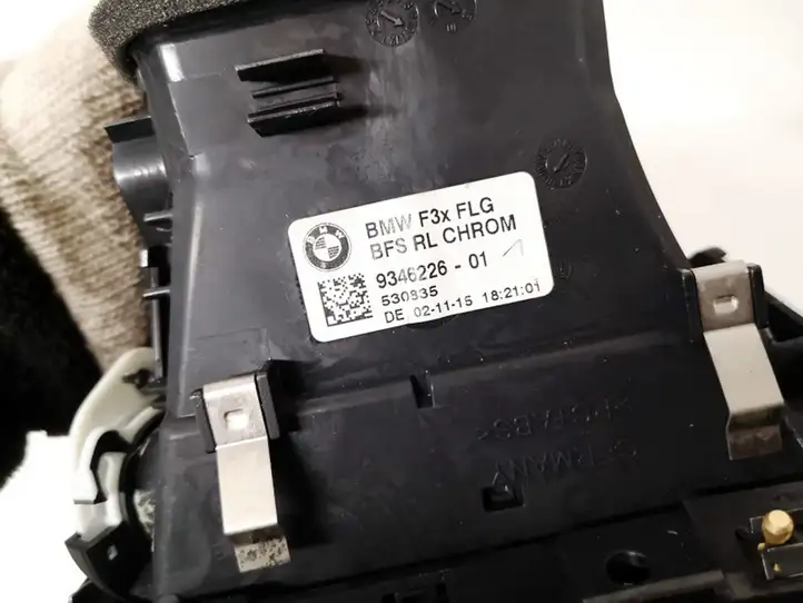 BMW 3 F30 F35 F31 (2012 - 2018) 934622601 Центральный воздушный дефлектор — фото 3