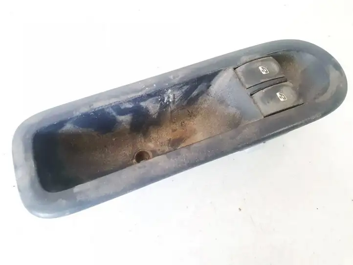 Renault Clio III (2005 - 2012) 8200356513 Кнопка стеклоподъемников — фото 1